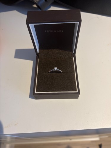 9ct white gold - 9ct, diamond