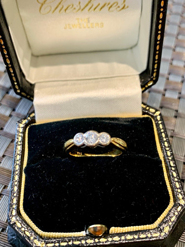 18ct yellow gold three - gold, three-stone