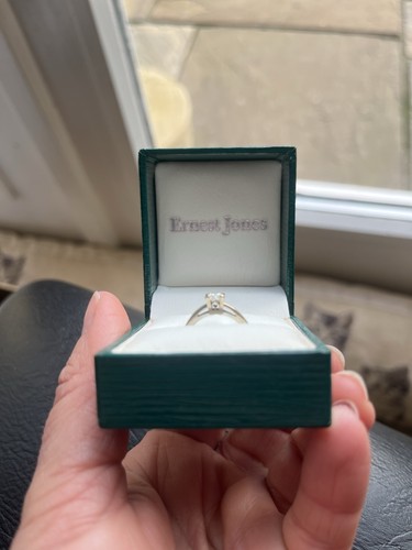 18ct white gold - 18ct, princess
