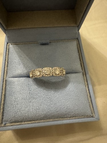 18ct white gold cushion - cushion, shape