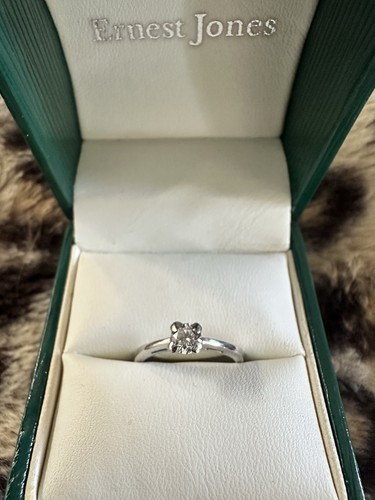 Ernest jones leo - ernest, diamond