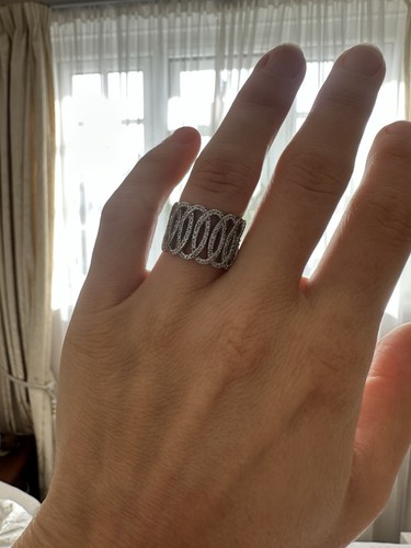 Beautiful 18kt white gold - beautiful,