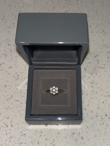 Beautiful sparkly 18ct gold - sparkly,