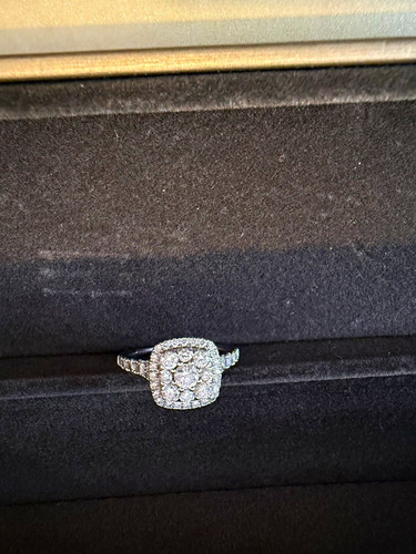 Ernest jones diamond - jones, halo