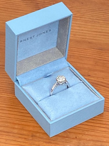 18ct gold ring 5ct natural - 18ct, 0.5ct