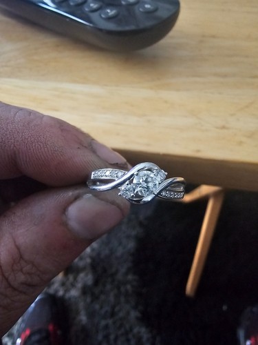 9ct white gold - , diamond