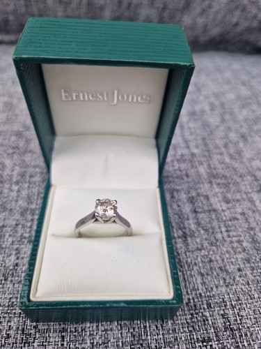 Platinum diamond solitaire - platinum,