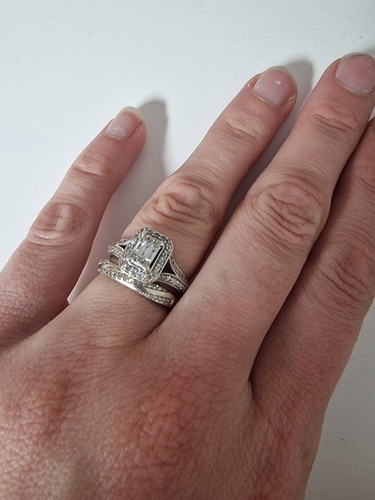 Ernest jones hallmarked - jones, 9ct